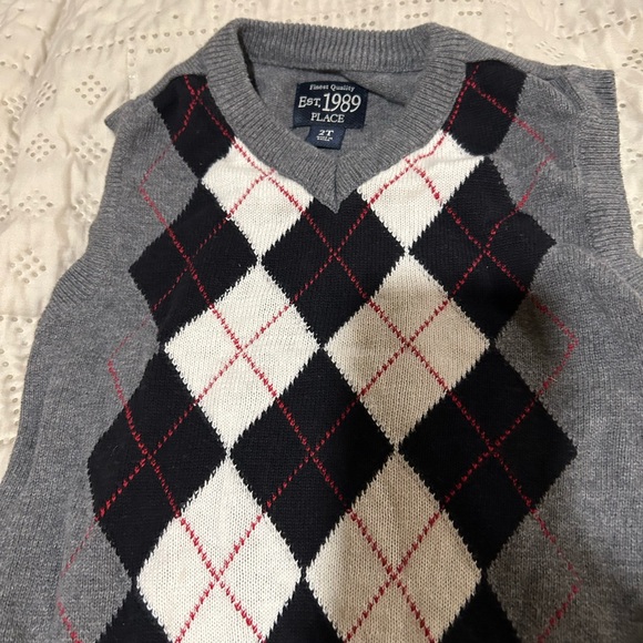 Children’s Place Sweater Vest Gray Argyle Size 2T ** EUC** - Picture 2 of 3